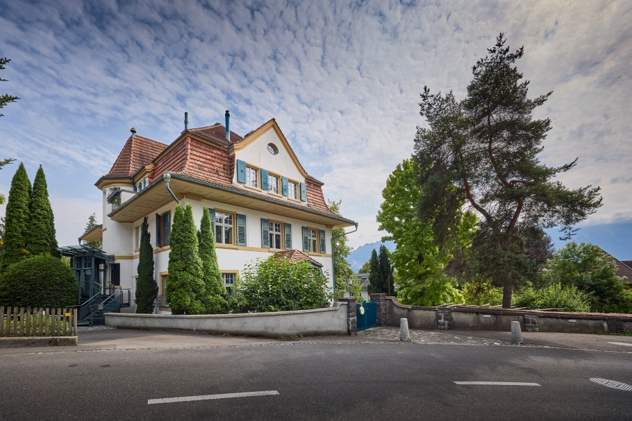 nussbuehl_villa_aussen.jpg