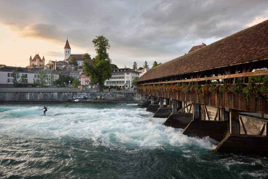 thun_schloss_aare.jpg